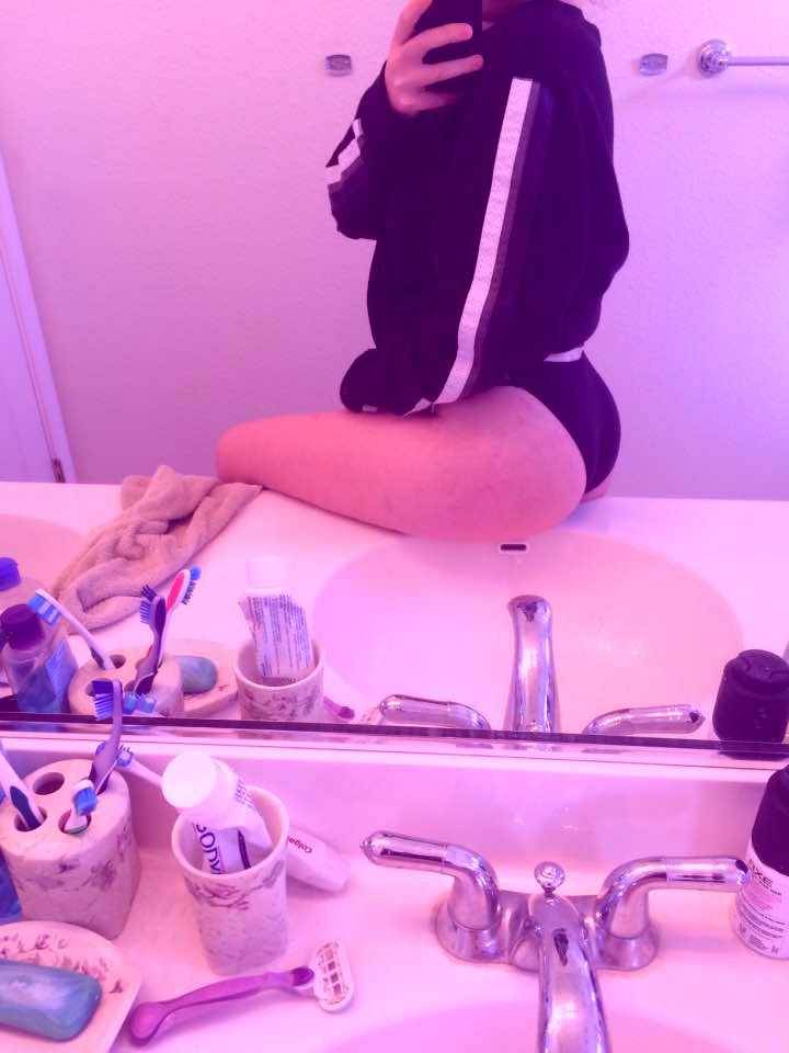 cumdump12345:  Hows my ass look ;)