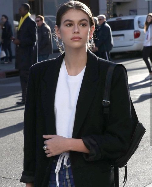 f&ndash;arce: frackowivk: Kaia out shopping in Beverly Hills December 21, 2017  -