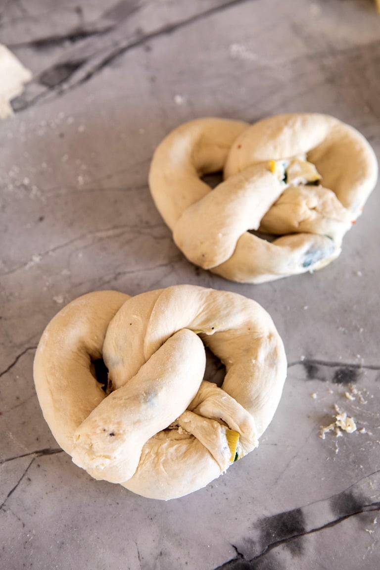 savorytoothgirl:   spinach and artichoke stuffed soft pretzels