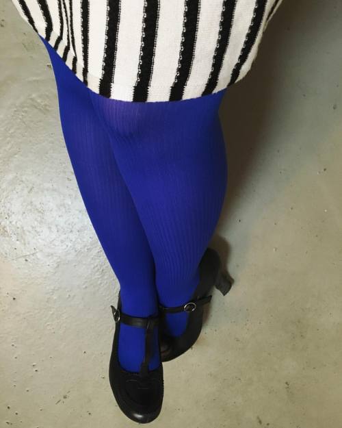 Oops. I forgot to post this one. #latergram #tights #nylons #hosiery #pantyhose #stockings #blue #st