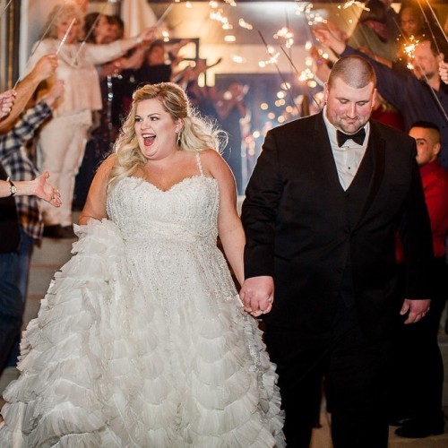 prettypearbride:When planning weddings I absolutely loved seeing the couple leave at the end of the 