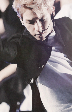 xiaohun-deactivated20140731:  Singing, is already in his verb.      