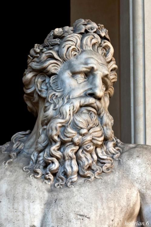 fuckyeahrenaissanceart:  Detail - Imperial Roman period sculpture of a river god.