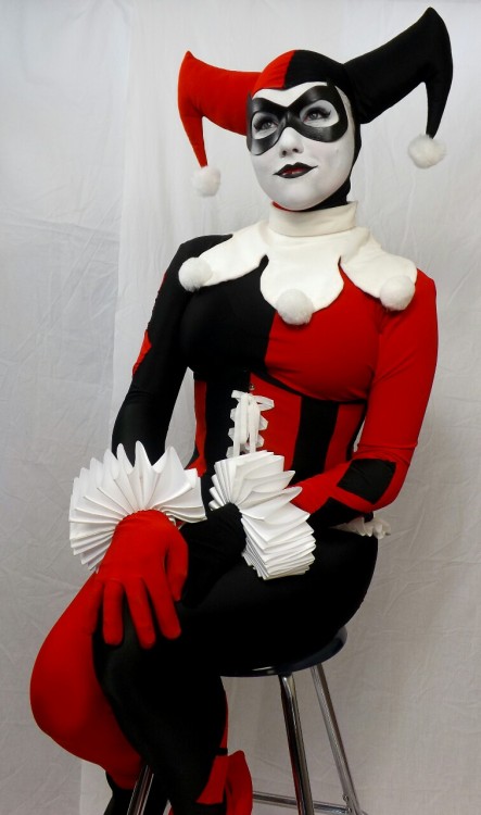 captainimperio:  Some of the photos I took off my sister as Harley Quinn for our photography project!   Go check out her Instagram @danielle_pierson and follow her she a great Harley Quinn 