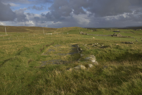 on-misty-mountains: Unst, Shetland, a paradise for archaeologists In the South of Unst we visited th