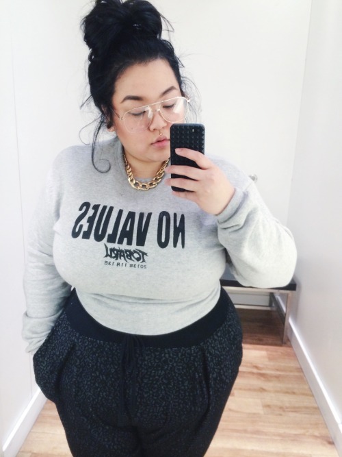 theda-barbaria:crownmequeenjuice:ohreinababyy:Chubby girls takin ovaShe’s so gorgeous!Grrrl got me f