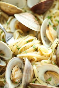 yumi-food:  Easy Linguine with Clams