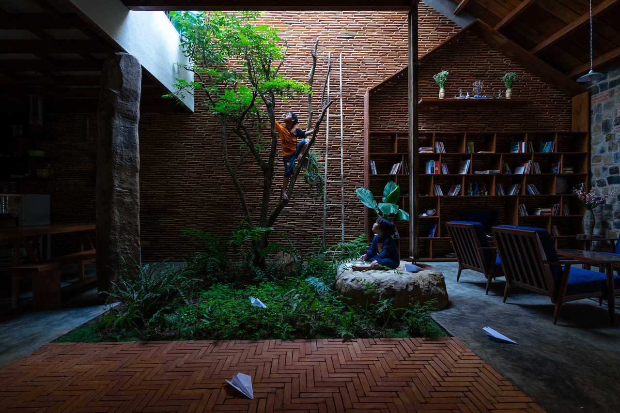 archatlas:    Natural Light and VentilationCourtyards bring many advantages to a