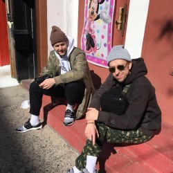 Hoodcheck with the brother @christogram_ , @_parasun_ and Mickey. #bushwick #brooklyn #streetphotography #sunsout #weekend #neverrest #wellsometimes #maharishi #braindead #newyork #mickeymouse (hier: Bushwick)