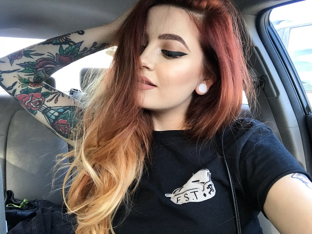 amyhugsx:  i wanna act like i can feel something
