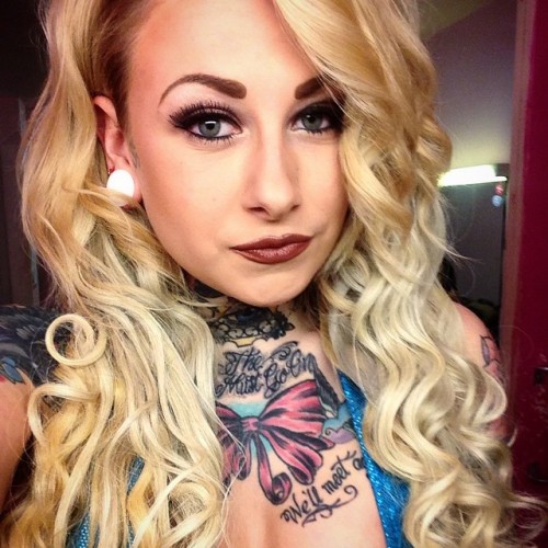 stripper-locker-room:  teeniebash