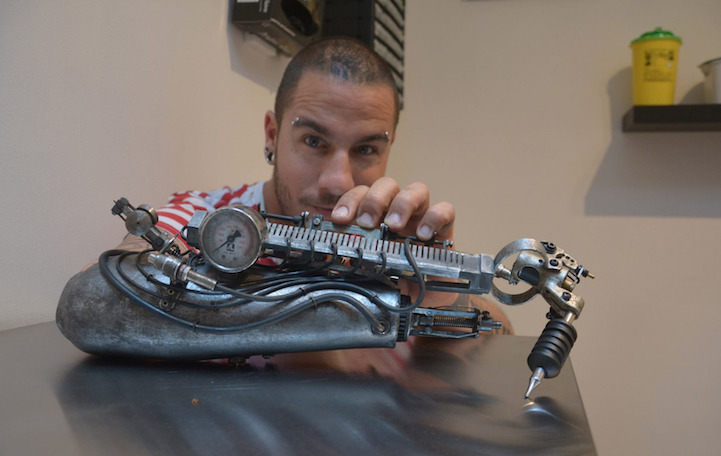 sixpenceee:  Prosthetic Arm That’s Also a Tattoo Machine  Designed by French artist