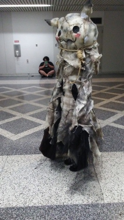 the-cyanide-exploder: Dead-ass good and scary mimikyu cosplay. BONUS: Keep reading 