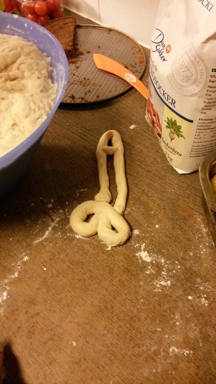 vanehwasreal:  discipleofskaro:  vanehwasreal:  so my mom and i were baking and i