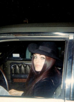 allaboutcilla:  Priscilla Presley outside