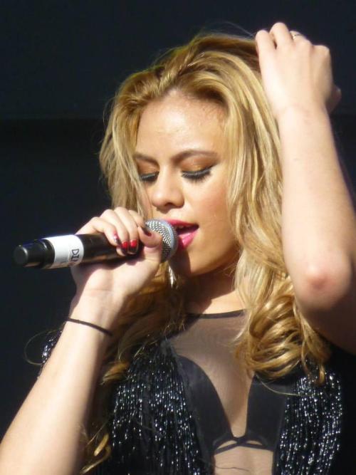 Dinah on stage