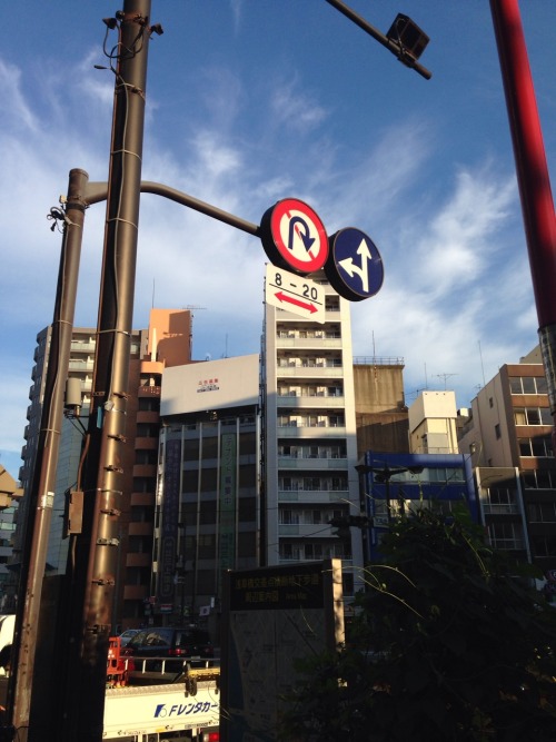 9/5 tokyo 방사능이다 뭐다 걱정 많았지만, 가벼운 마음을 가지고 일본 도쿄에 휴가를 다녀왔다. 다커서 타본 비행기는 밤비행기뿐이라 타자마자 구름감상 사진셔터 파파박! 촌시럽