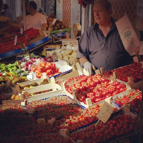 Pomodoro vendor, Ortigia, Sicily #ortigia #sicily #sicilia #pomodoro #mercato #italy #italia