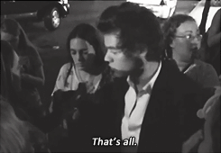 limpford:  ohstylesno: Harry, bless him, trying to make everybody happy. x  if everyone