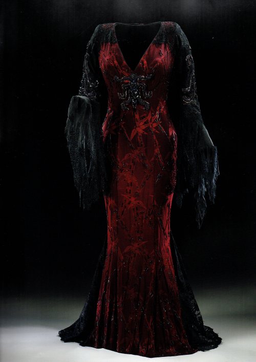 melanaegis:  Costume for Morticia Addams (Anjelica Huston)Addams Family Values, 1993Costume designer Theoni V. AldredgeThe Collection of Motion Picture Costume Design Larry McQueen   Hollywood Costume [2012], edited by Deborah Nadoolman Landis   