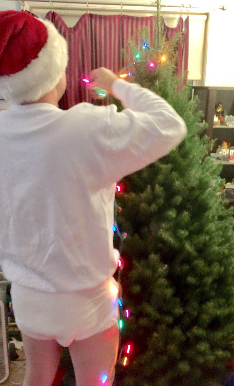 roxxyuncensored:  Baby T and I decorated our tree last night.