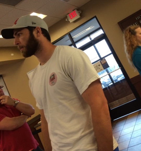 midwestmonstercocks: Gym shorts, baseball cap, bulge….I’m in heaven  