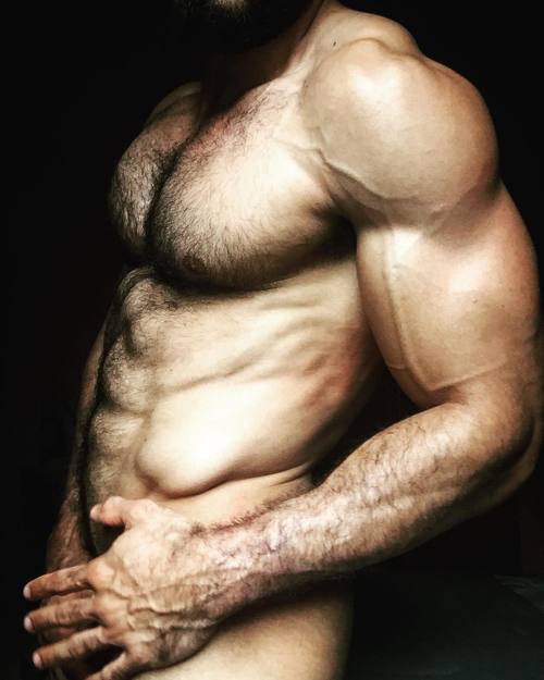 beardburnme:  “👛” by @pedrao_gyn on Instagram http://ift.tt/1WHXIEF