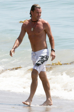 shirtlessmalecelebs:  Gavin Rossdale