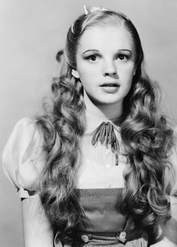 vintagegal:  An early wardrobe/hair test of Judy Garland for Wizard of Oz (1939)  