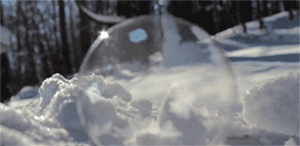 teatray-inthesky:comicsncoolshit:a bubble freezing at -10º F degreesTHIS IS THE MOST BEAUTIFUL THING
