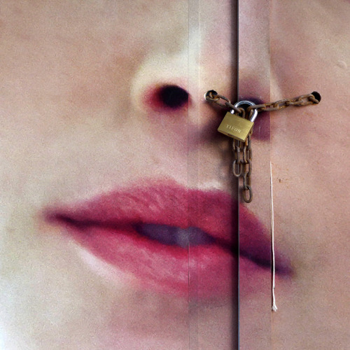 megazal:  Don’t Get 2 Close (via Paco Penadés) 