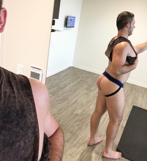 masc4snacks: Gym was quiet so I took my pants off.