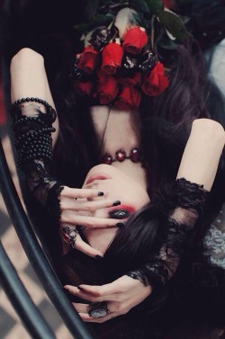 darkorama:  Gothic beauty 