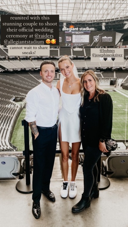 Josephine Skriver, Alexander DeLeon &amp; Courtney Pecorino in Las Vegas. (April 2022)