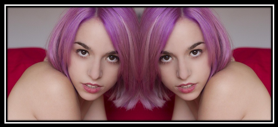 skyman972:  SGH-Niia mirrors from her sexy new set - bonheur