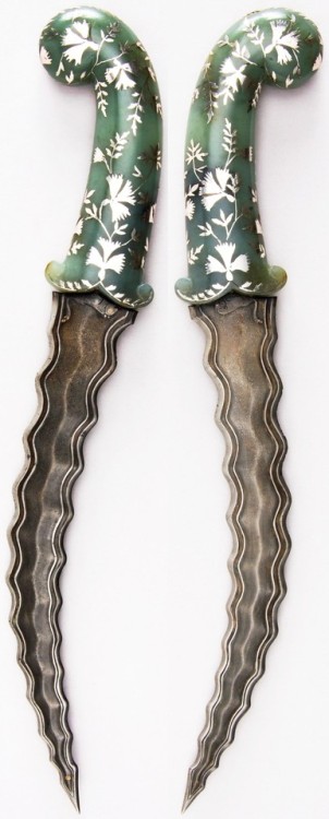 armthearmour:Wavy bladed, jade hilted Khanjarli with silver inlaid floral patterns, India, ca. 19th 