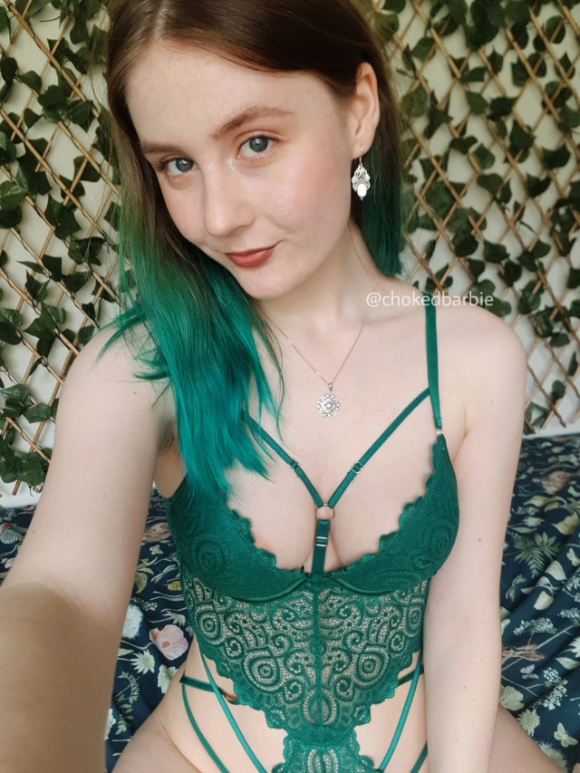 Chokedbarbie:hello :) I Love Emerald Lace So Much 🍃Onlyfans | Twitter | Instagram