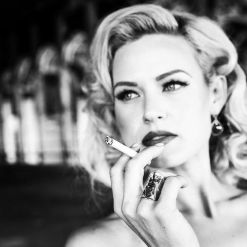 celebsmoker: quickrider: Blonde. Gia Genevieve