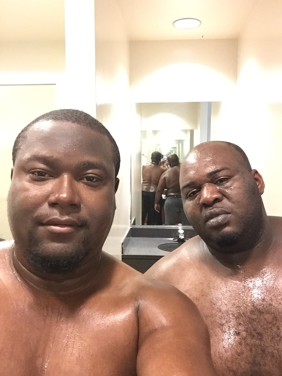 bigggsexxxymofo:  Dammmn!!! ThighsChestBelly&amp; cakesFor dayz! 