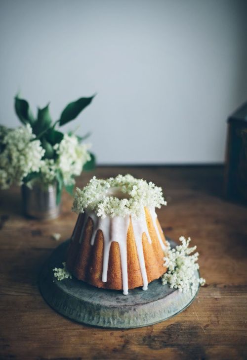 all-things-bright-and-beyootiful:Bundt cake with elderflower glaze