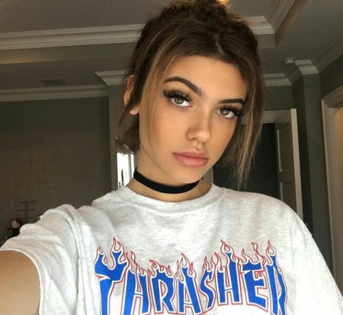 kelscalemine: reblog if you love kels