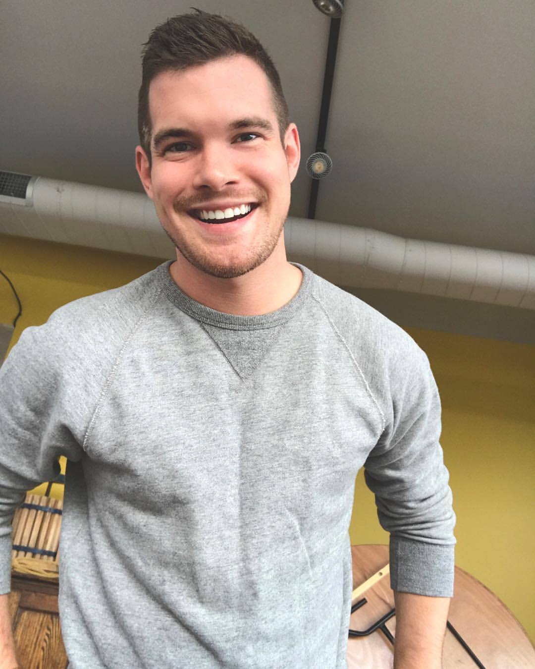 edromyheart:  When you tell the barber JUST a bit off the top…just keep smiling.