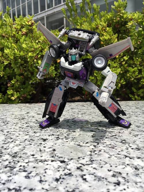 aeonmagnus:Transformers Masterpiece MP-25L Loudpedal.