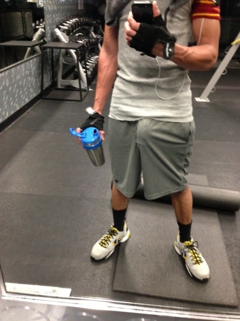 lovegaycuminmymouth:  working out and seen this guy and his big dick 