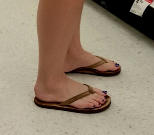 sweetcandidfeet: Teen feet