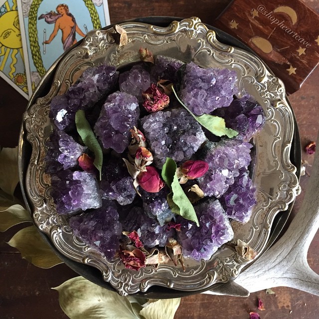 heartcavejewelry:  ✨Free gift✨ Just got these sweet mini amethyst clusters ~