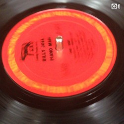 vinylfy:  Spinning some records while getting
