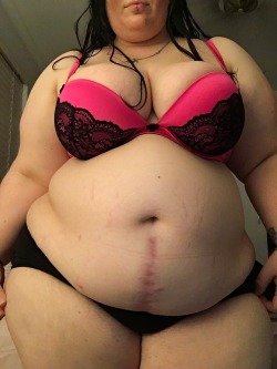 samanthavanity83:  Fat in pink and black