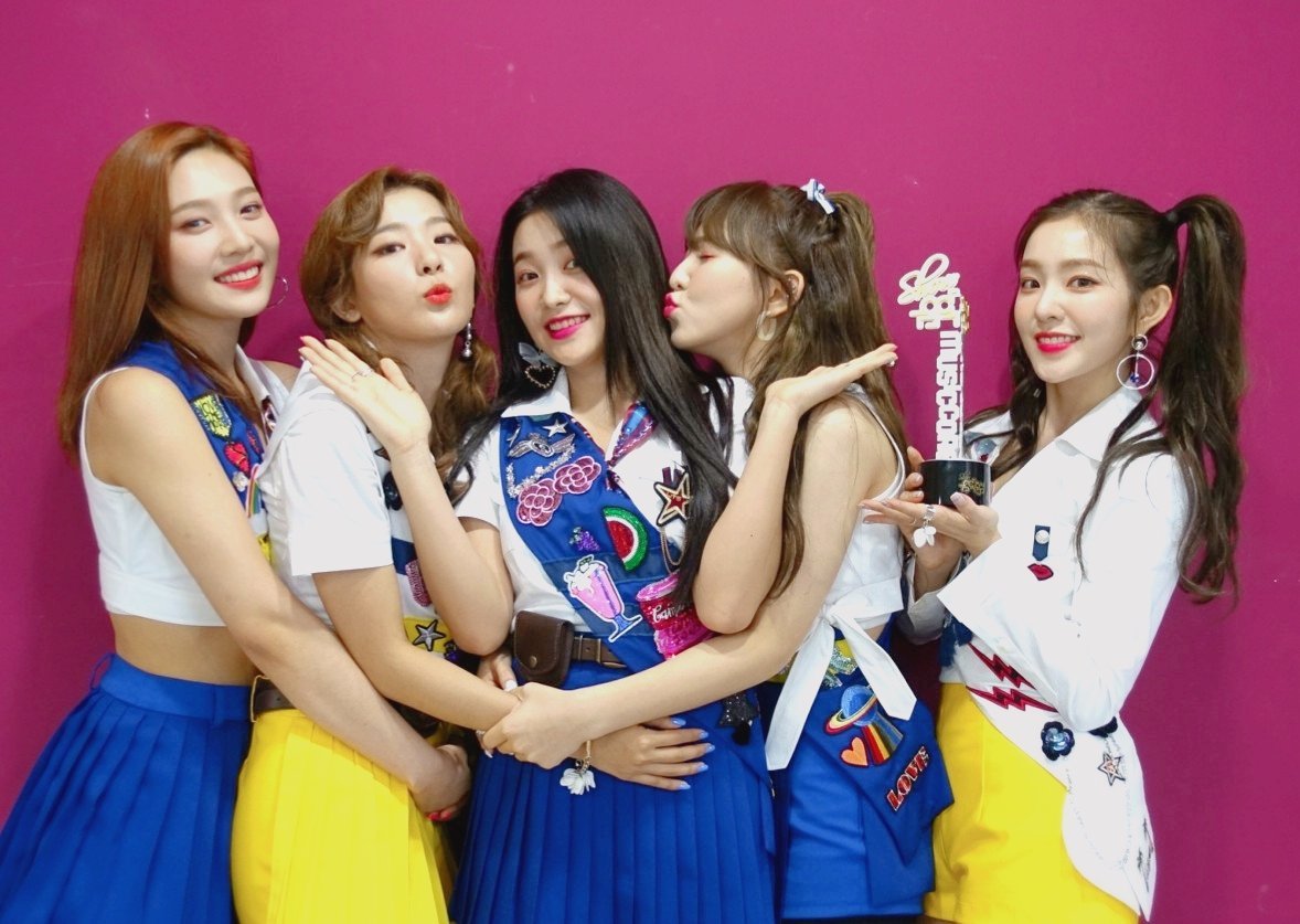 Fyeah Red Velvet Rvsmtown 여러분 Power Up 이 쇼음악중심 1위를 수상했습니다 러비들 Fyeah Red Velvet Rvsmtown 여러분 Power Up 이 쇼음악중심 1위를 수상했습니다 러비들