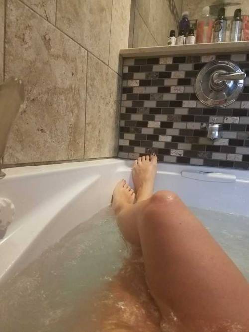 lilsm1806: lilsm1806:Nothing like a nice relaxing bath for sore muscles  Has anyone noticed my bath 